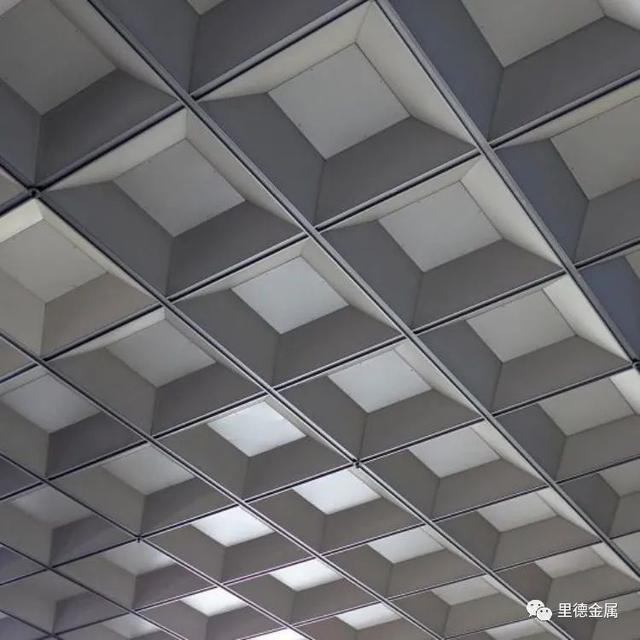 「裝修材料」金屬吊頂，為何讓設(shè)計師們愛不釋手？