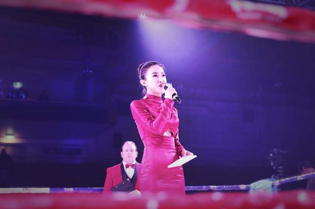 美女主持人冬妮多次創造搏擊歷史攜手kok拳擊賽實現強強聯合